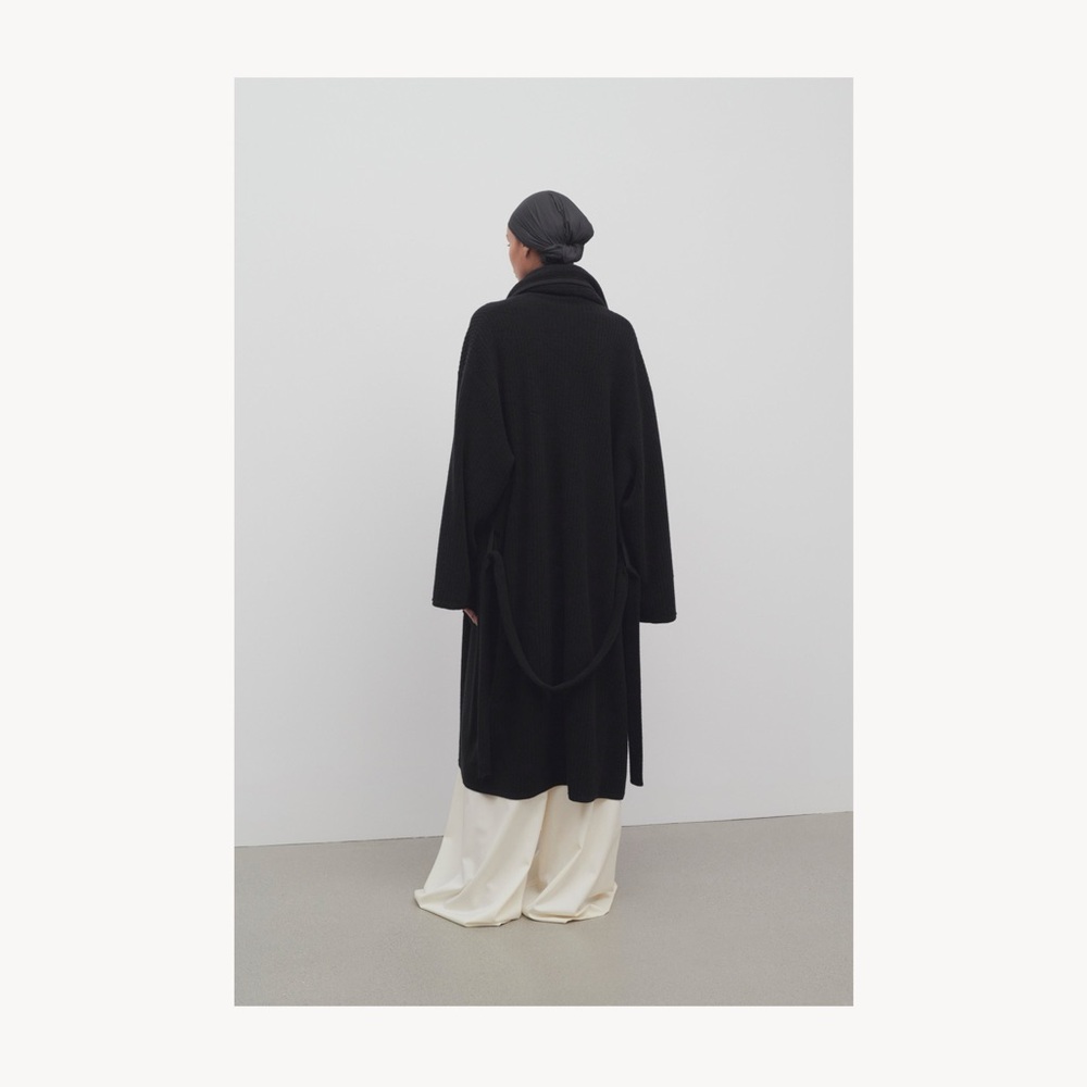 The Row Belted Cashmere Ghali Robe in Black